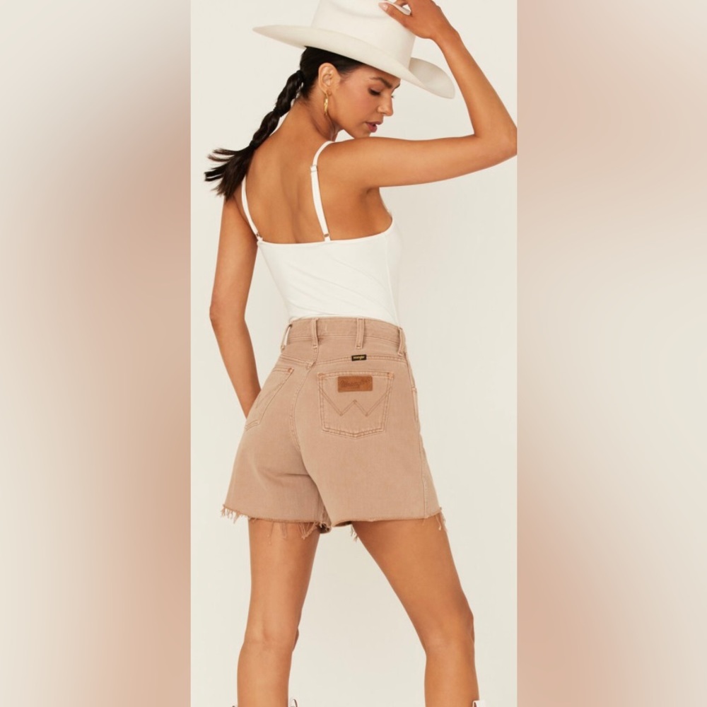 NWT WRANGLER WOMEN'S MODERN A LINE SHORTS - Size 26